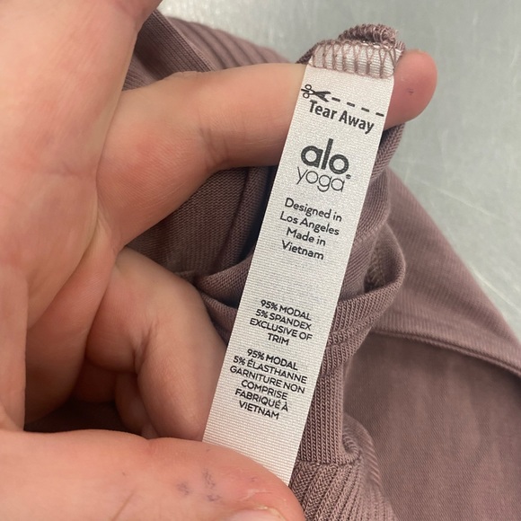 COPY - ALO Yoga crop top - Picture 7 of 7